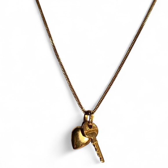n/a Jewelry - 18k solid yellow Gold Heart and Key Pendant Necklace